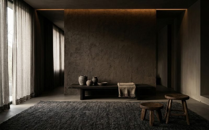 Materiales Esenciales: Textura, Calidad Táctil y el Alma de la Madera y la Arcilla